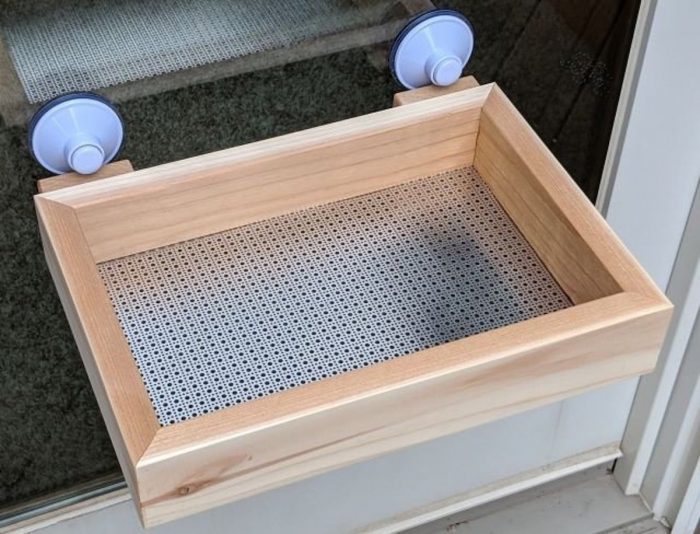 large platform window feeder