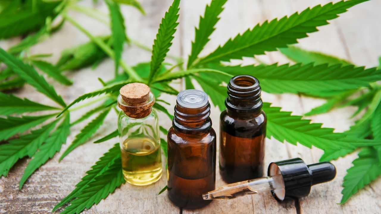 CBD Oil UK: The 8 Best (& Tested) CBD Oils for 2022